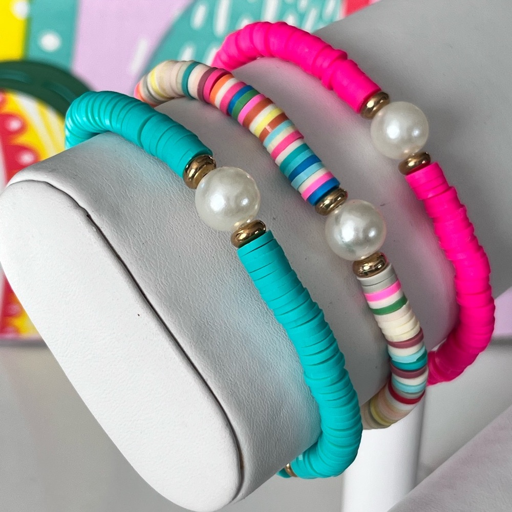 NEW! Set of 3 BRACELETS! 🩷🩵💚💛
